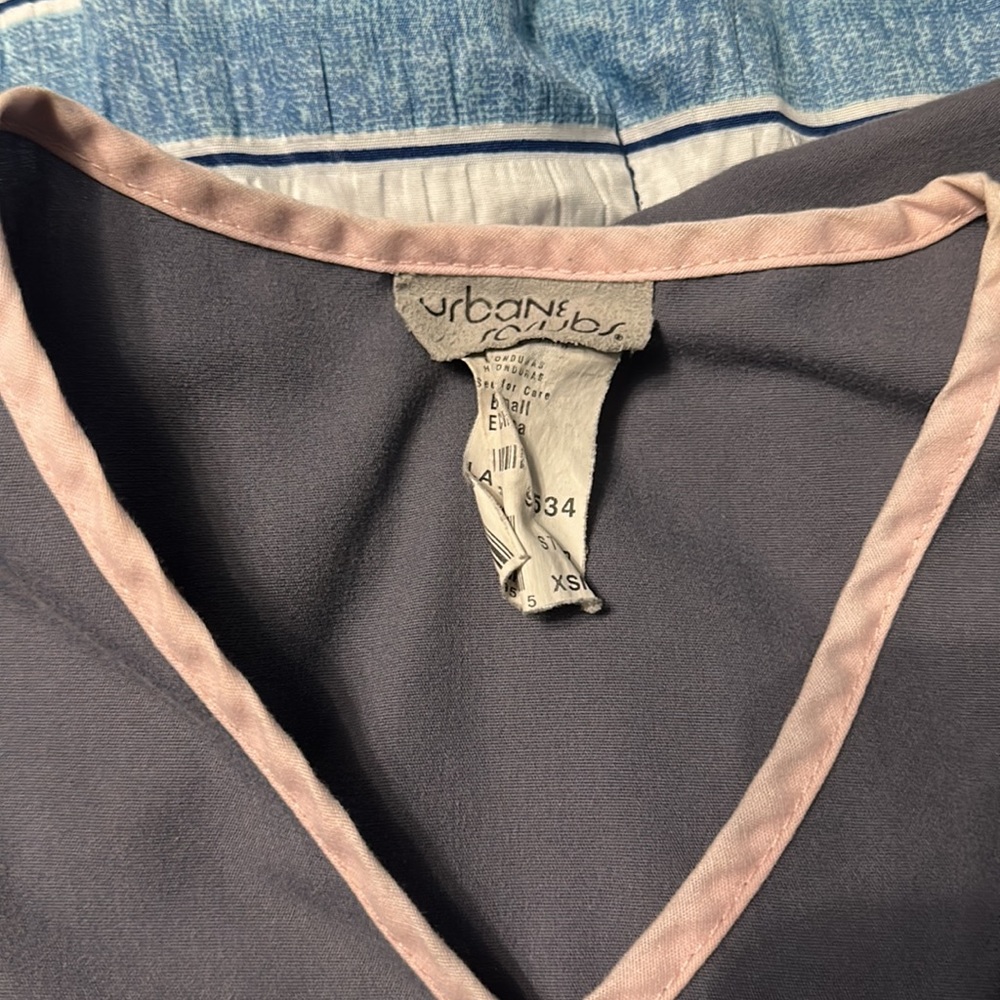 Extra small scrub set by Urban scrubs grey with light pink trim at the neck. - Picture 5 of 7